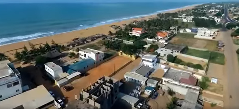 Vue aérienne de la cité balnéaire de Grand-Popo